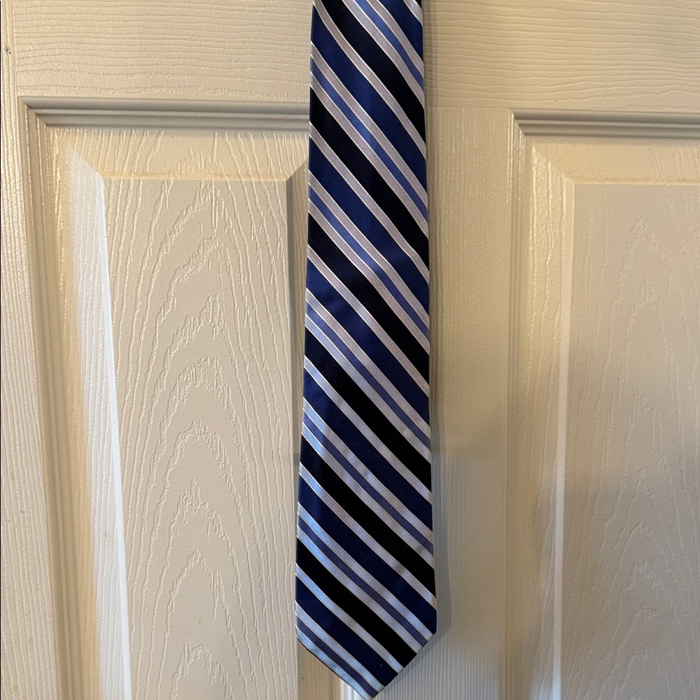 Croft & Barrow Blue and Black Diagonal Striped Tie